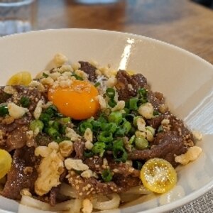 麺つゆぶっかけ肉玉うどん